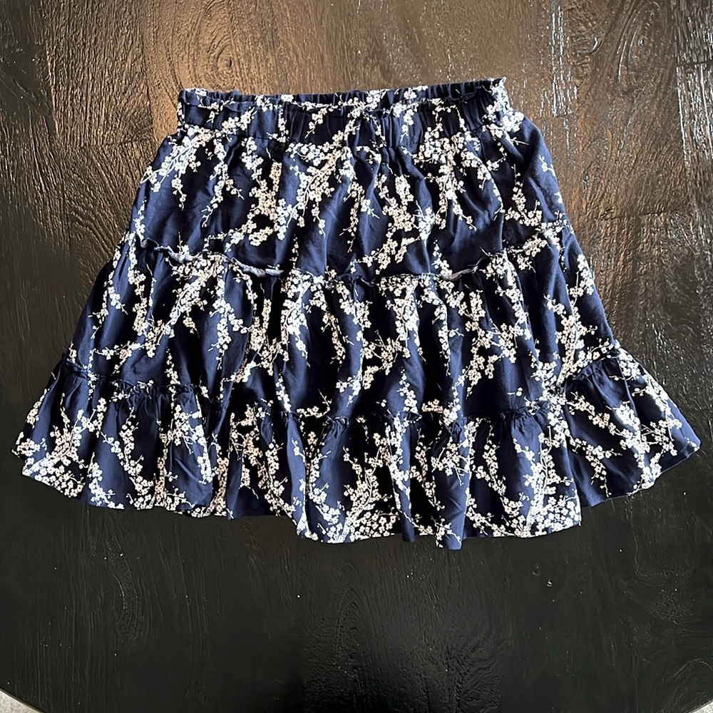 Rachel Zoe A-line mini skirt navy base & white colored flower pattern Size M